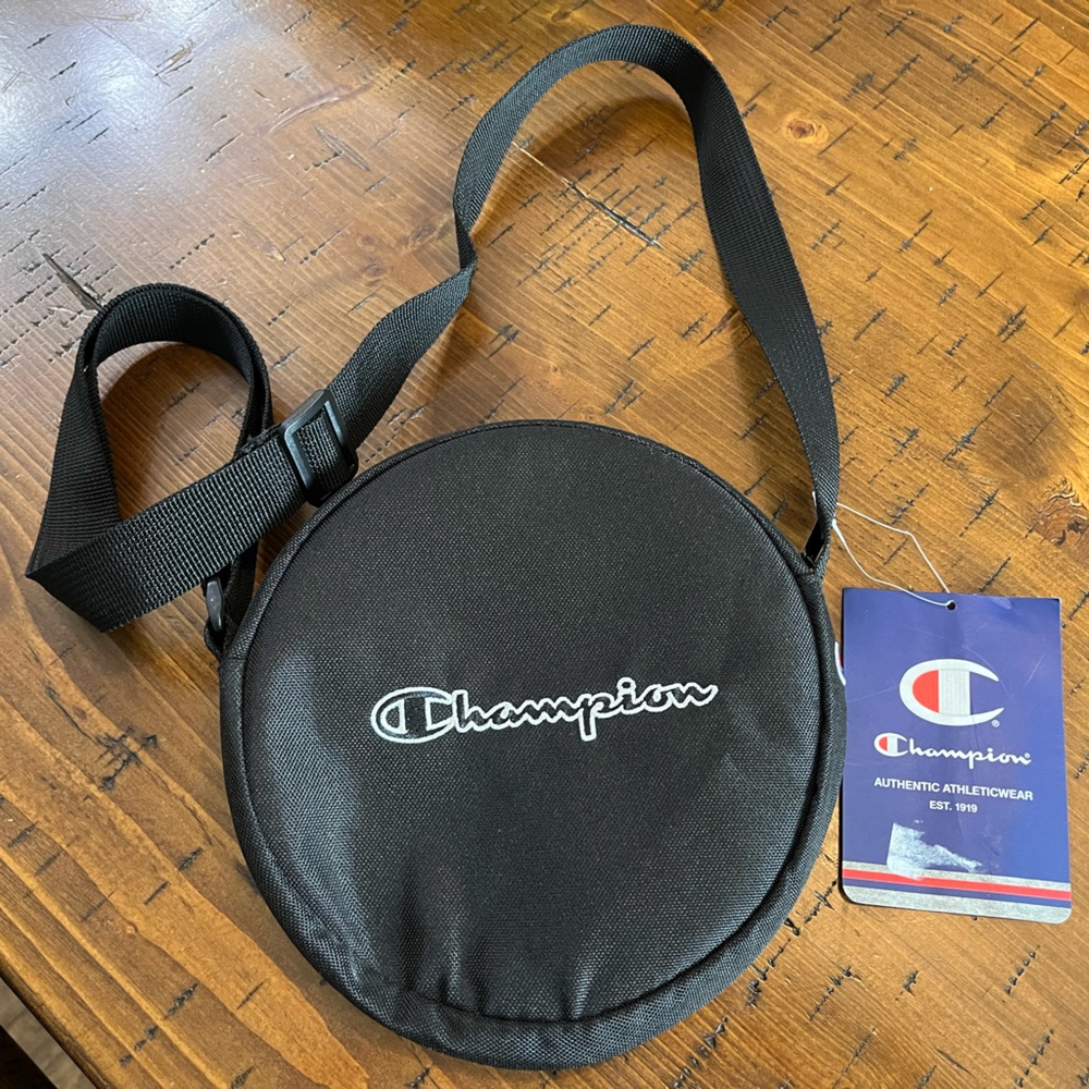 NWT Champion Canteen Crossbody